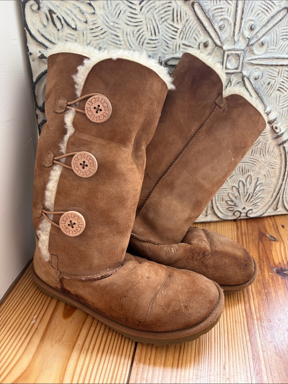 UGG Chestnut Shearling-Trim Three Button Bailey Boot